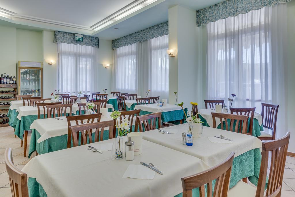 Hotel Austria Caorle Ngoại thất bức ảnh